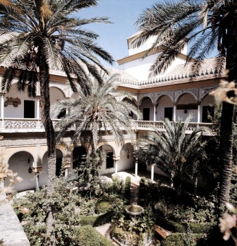 Patio del Palacio de Dueñas de Sevilla, donde nació Machado.
